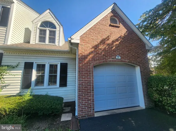 3228 Pinewyn Cir, Lancaster, PA 17601
