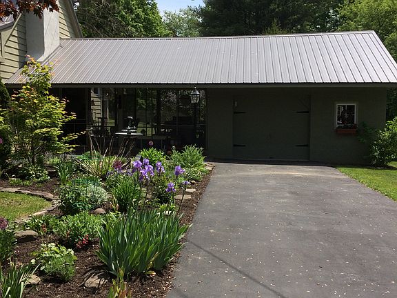 Screen porch and garage
