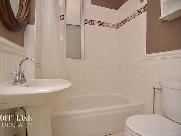 4th image of 1635 N Maplewood Ave #1