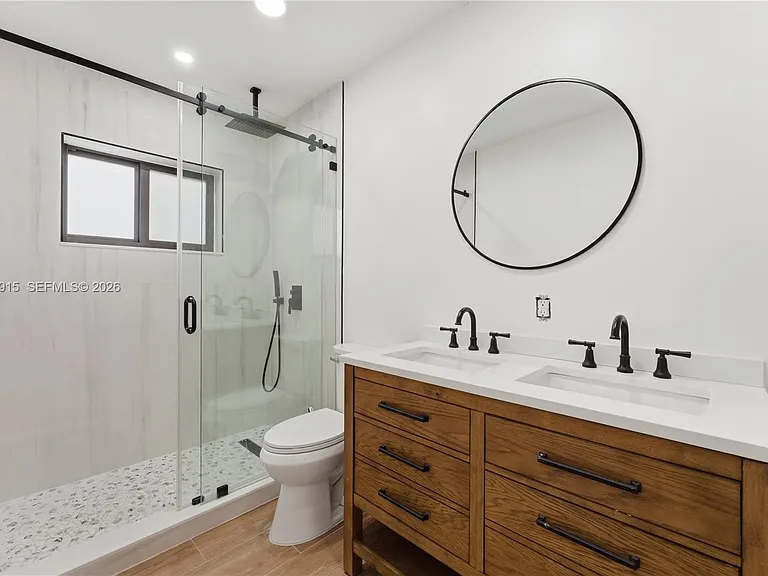 121 SW 71st Ave — Photo 10