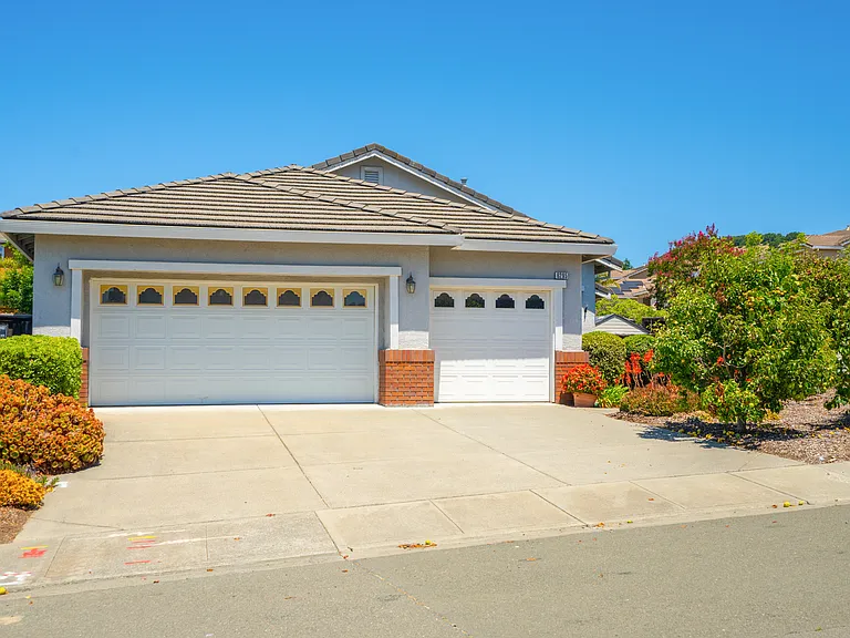 6295 Pebble Beach Dr — Photo 3