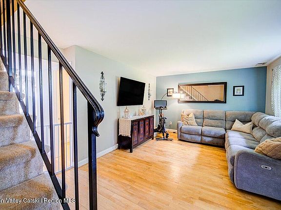 3rd image of 7 Sunnybrook Circle