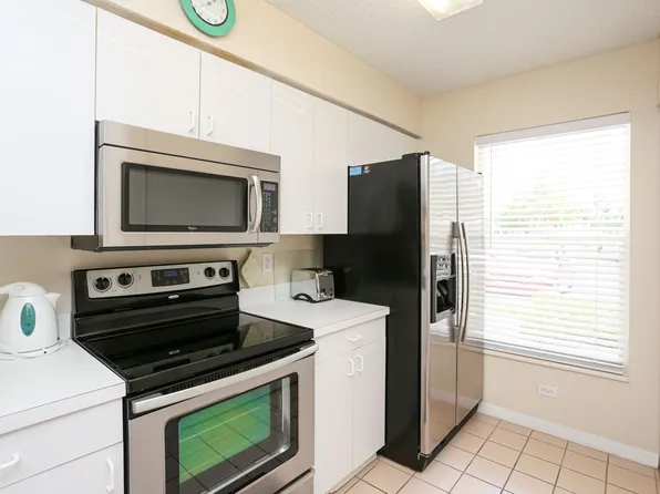 287 Quail Forest Blvd APT 117, Naples, FL 34105