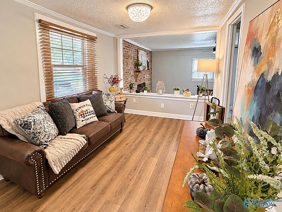 5th image of 203 10th Ave NW