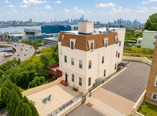 5 Oak St #2, Weehawken, NJ 07086