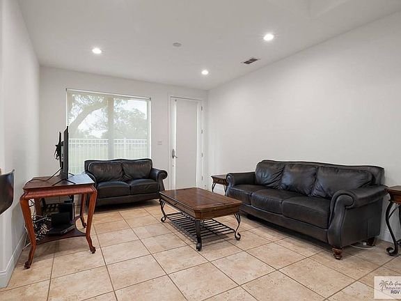 5th image of 800 Sunset Dr APT B12