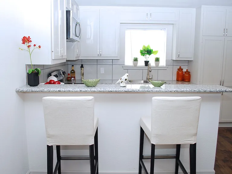 BlueBird Apartments — Photo 1