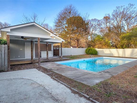 4th image of 2946 Elizabeth Ln