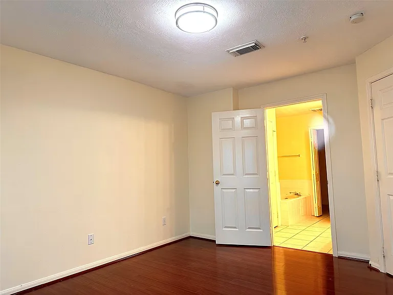 2710 Grants Lake Blvd #L7 — Photo 16