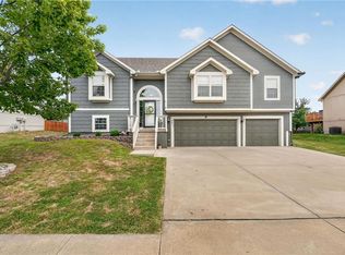 901 N Birch St, Kearney, MO 64060