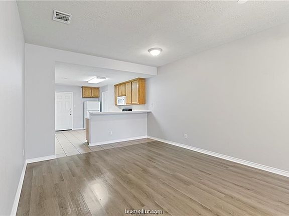 5th image of 510 Freeman Ave