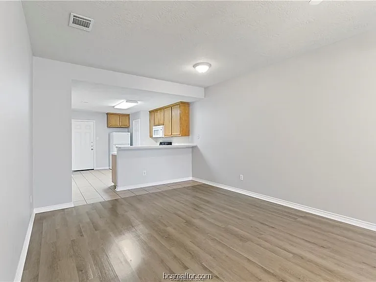 510 Freeman Ave — Photo 5