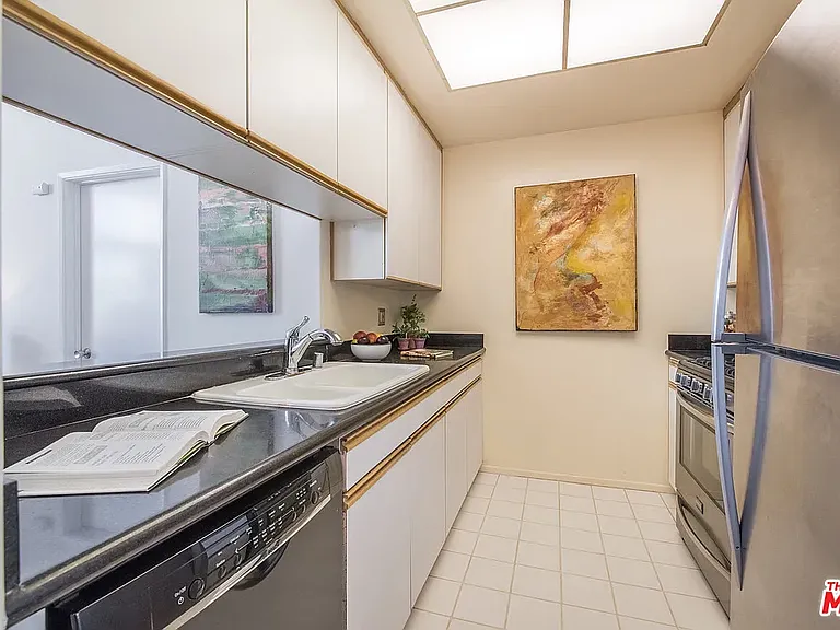 1240 S Corning St #308 — Photo 6