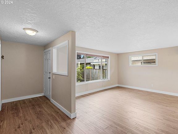 5th image of 3838 NE 45th St APT B