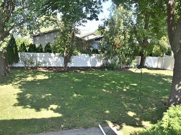 4th image of 2020 Danbury Dr