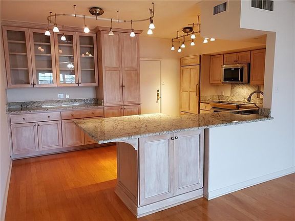 2nd image of 1750 Saint Charles Ave APT 533