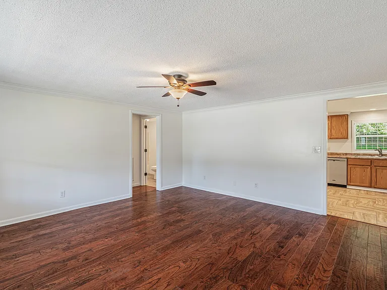 1229 Everett Rd — Photo 9