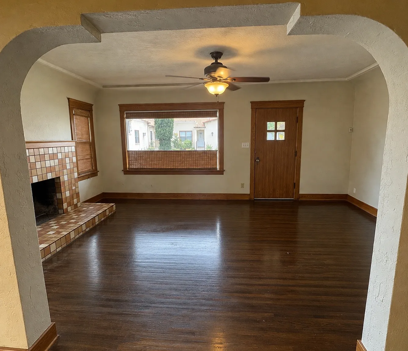 3 bed, 1384 sqft, $4,200 — Photo 2