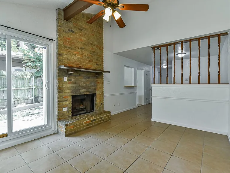 1128 Royal Crest Dr — Photo 9