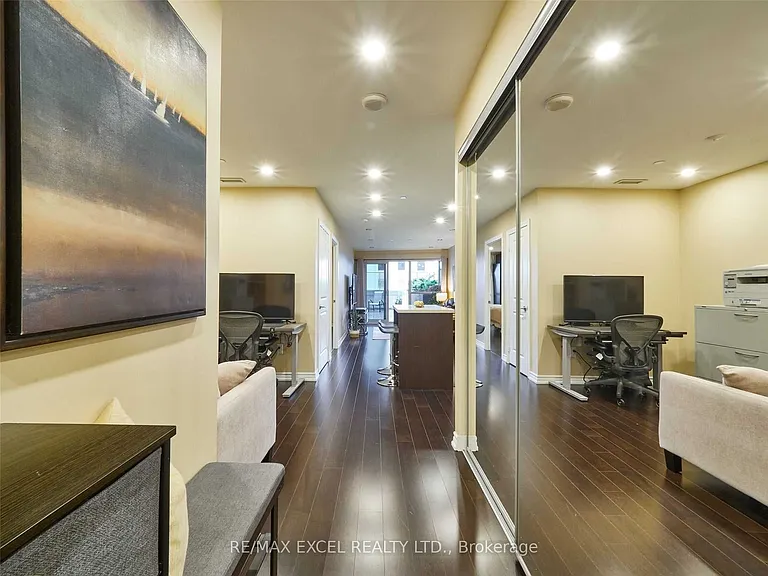 386 Yonge St #503 — Photo 5