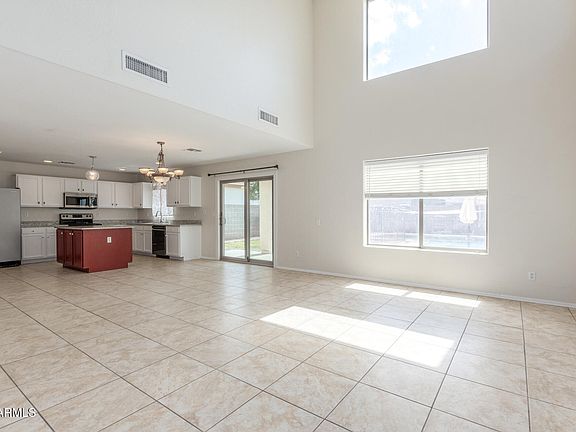 5th image of 567 E BRADSTOCK Way