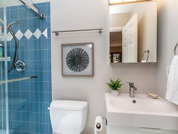 4th image of 2210 Hillsdale Cir