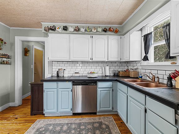 2nd image of 14 Mathews Avenue