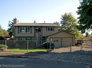 106 SW Birdsdale Dr, Gresham, OR 97080