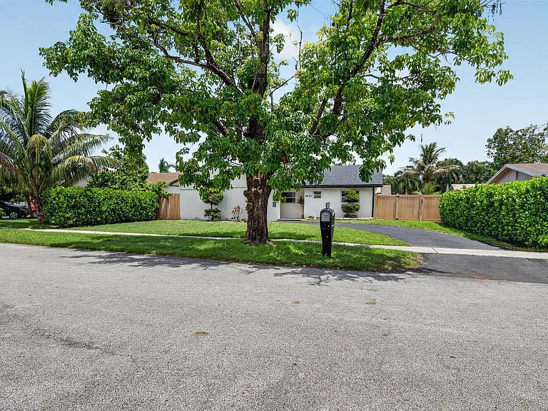 8131 NW 44th Ct — Photo 75