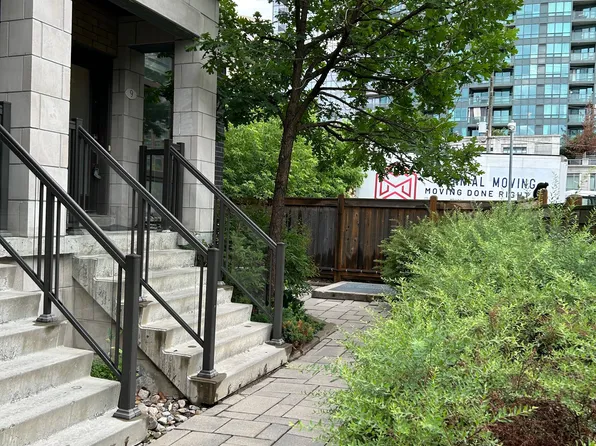 11 Eldora Ave #9, Toronto, ON M2M 0B5