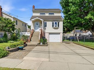 107 E Shore Rd, Lindenhurst, NY 11757