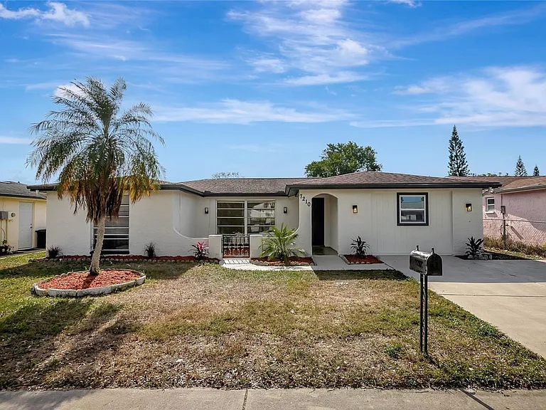 7210 Parrot Dr — Photo 2