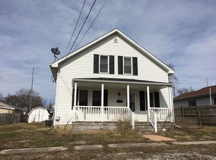 126 W Mill St, Girard, IL 62640