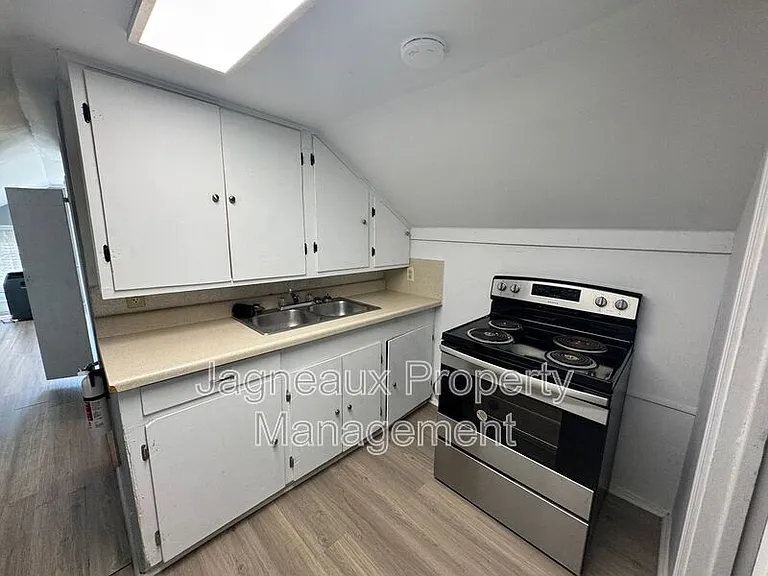 415 Ash St #A — Photo 6