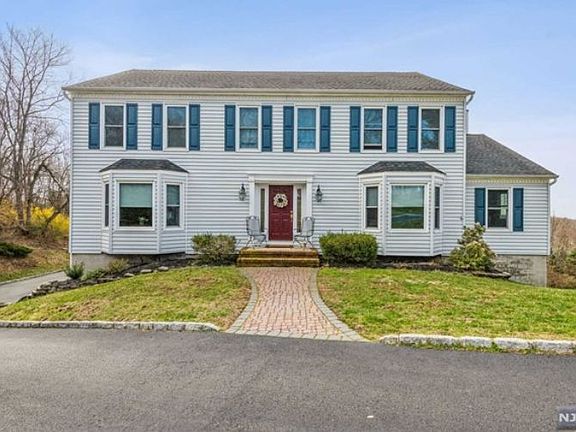 2nd image of 5 Colonial Ct