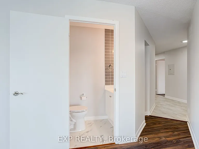 210 Victoria St #Penthouse 09 — Photo 38