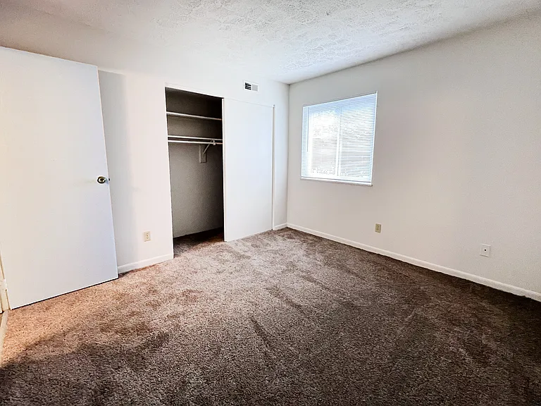 East Pointe Apartments — Photo 32