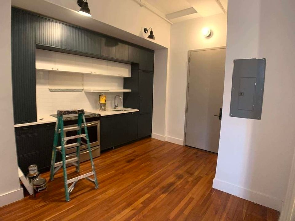 1st image of 180 Bainbridge St #114