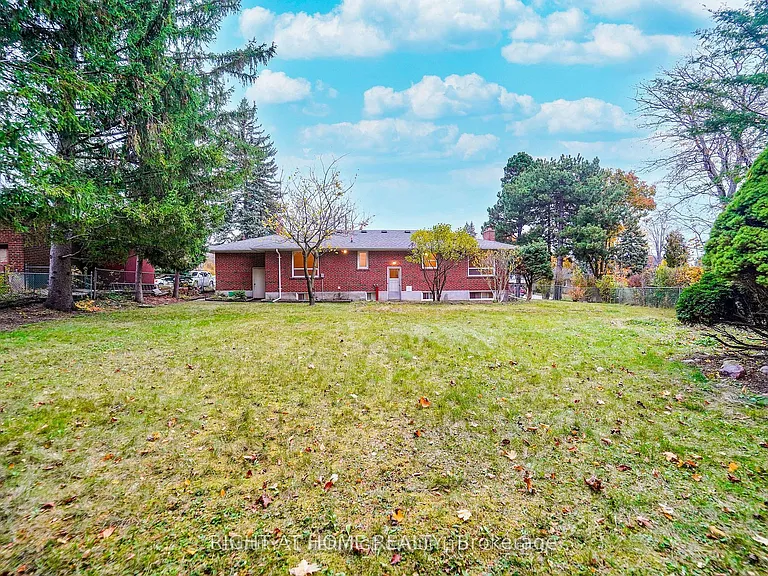 35 Caswell Dr — Photo 14