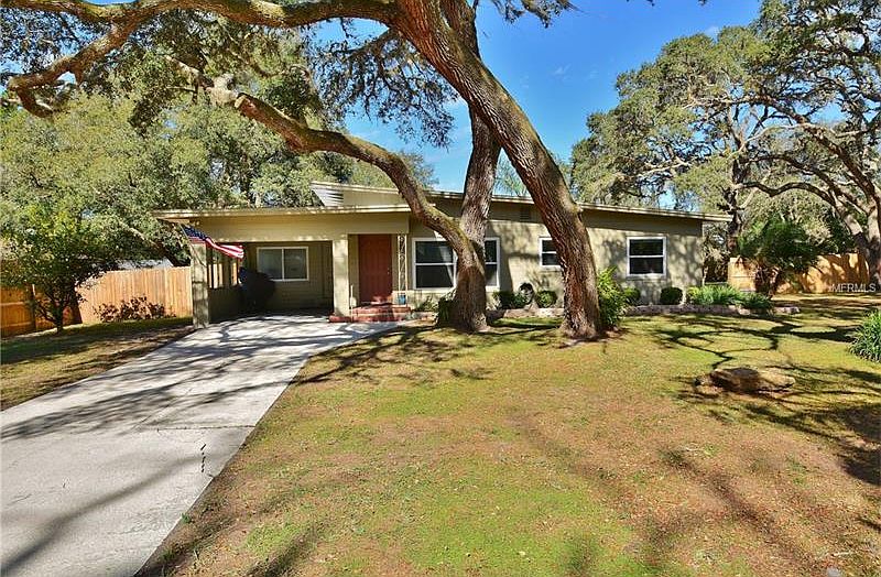 1st image of 19 Poinsettia Dr