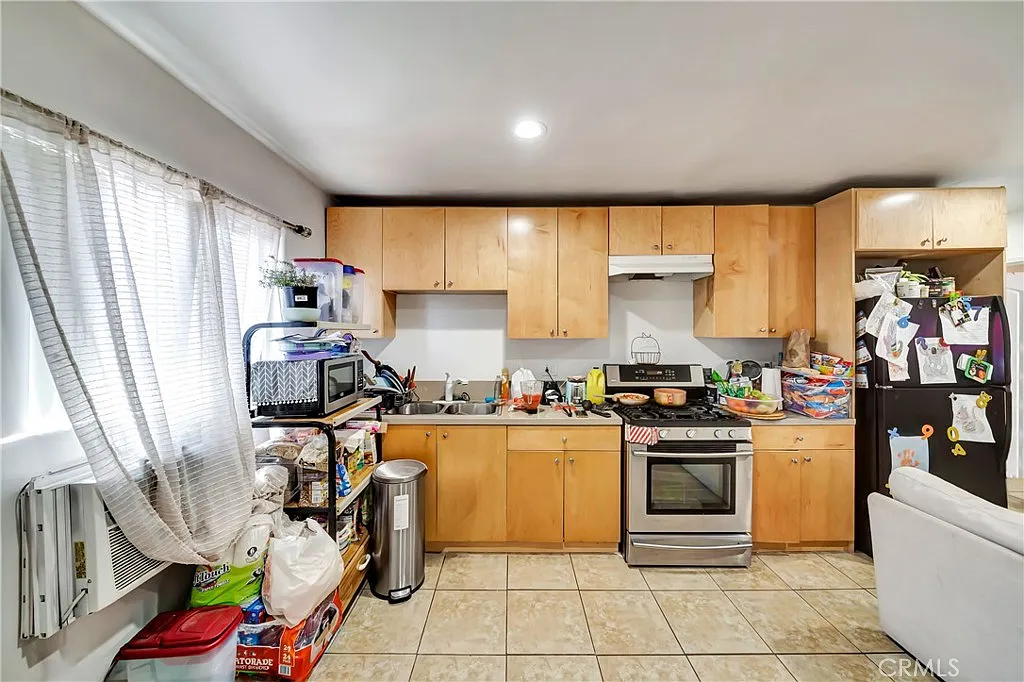 2 bed, 700 sqft, $2,300 — Photo 3