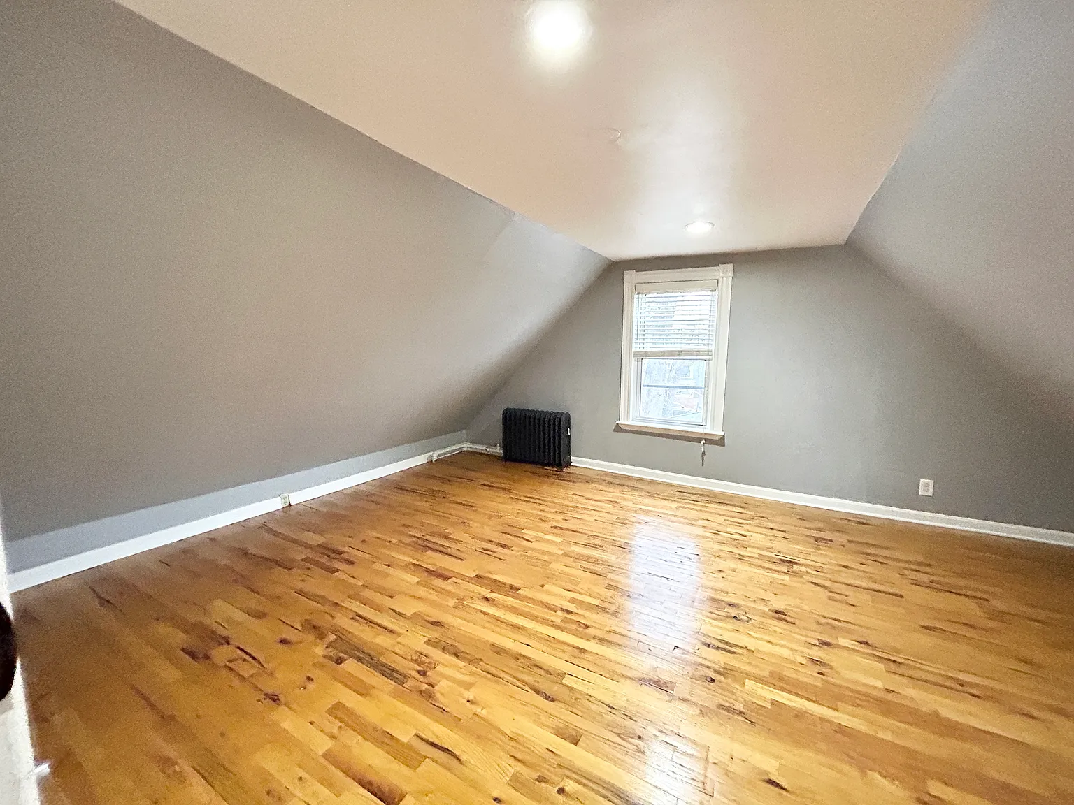 4 bed, 1350 sqft, $3,500 — Photo 3