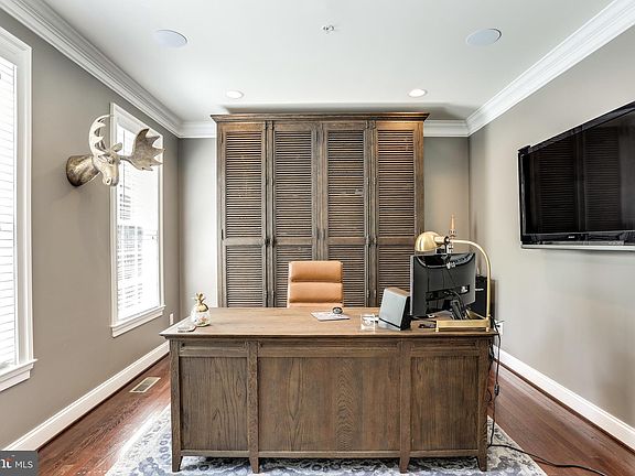4th image of 602 Churchill Cir