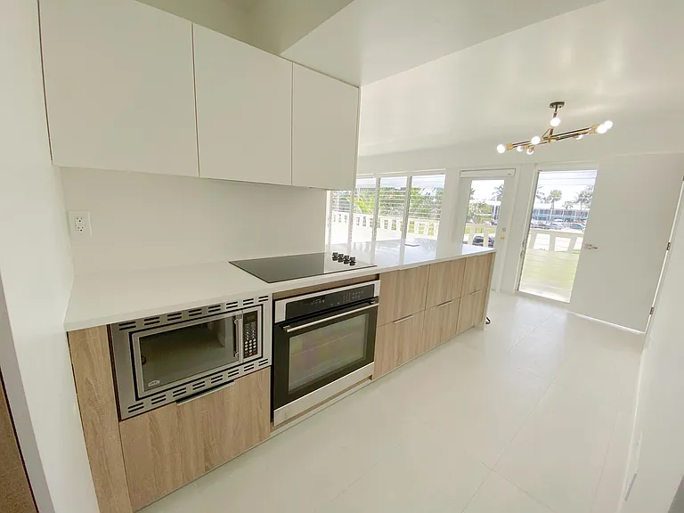 2755 NE 28th Ave #C1 — Photo 5