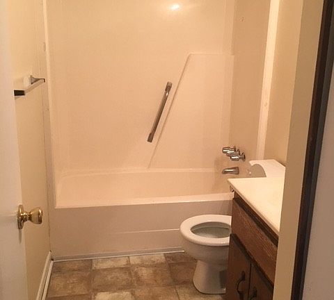 3rd image of 1602 Victory St APT C