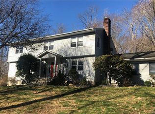 1 Primrose Dr, Katonah, NY 10536