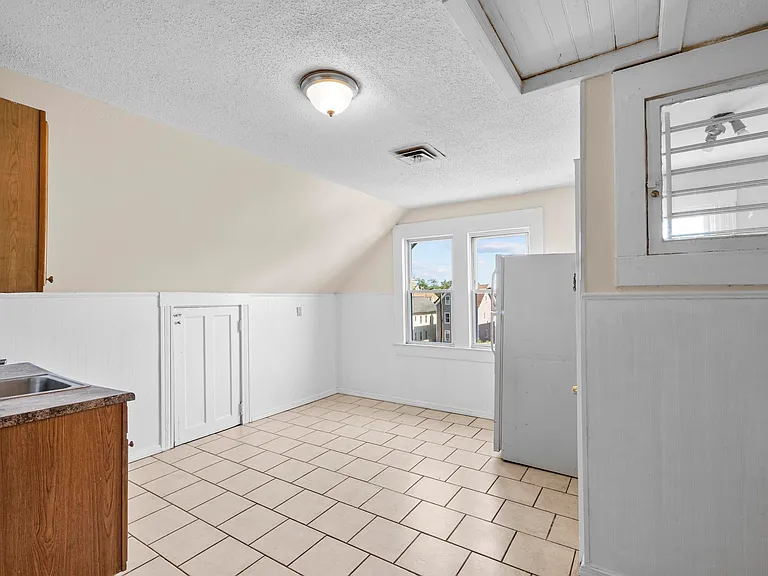 286 Exchange St #3 — Photo 3