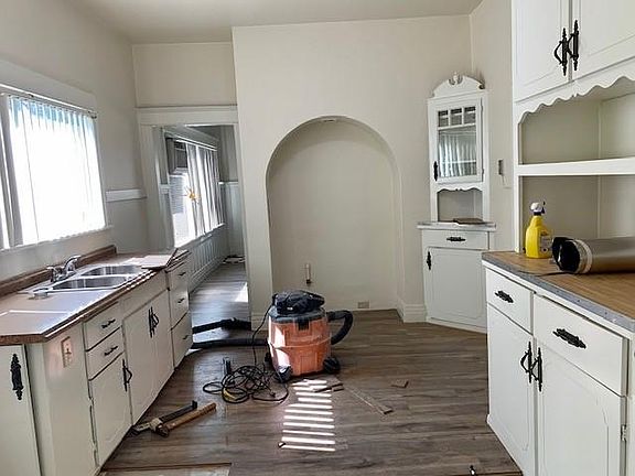 5th image of 329 W Acacia Ave