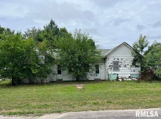 506 W McLean St, Colchester, IL 62326