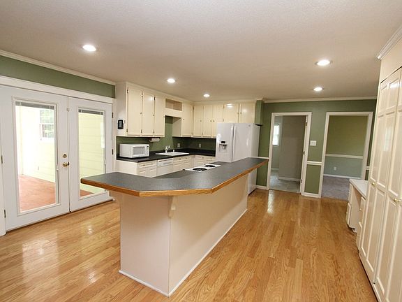 4th image of 101 Wren Pl